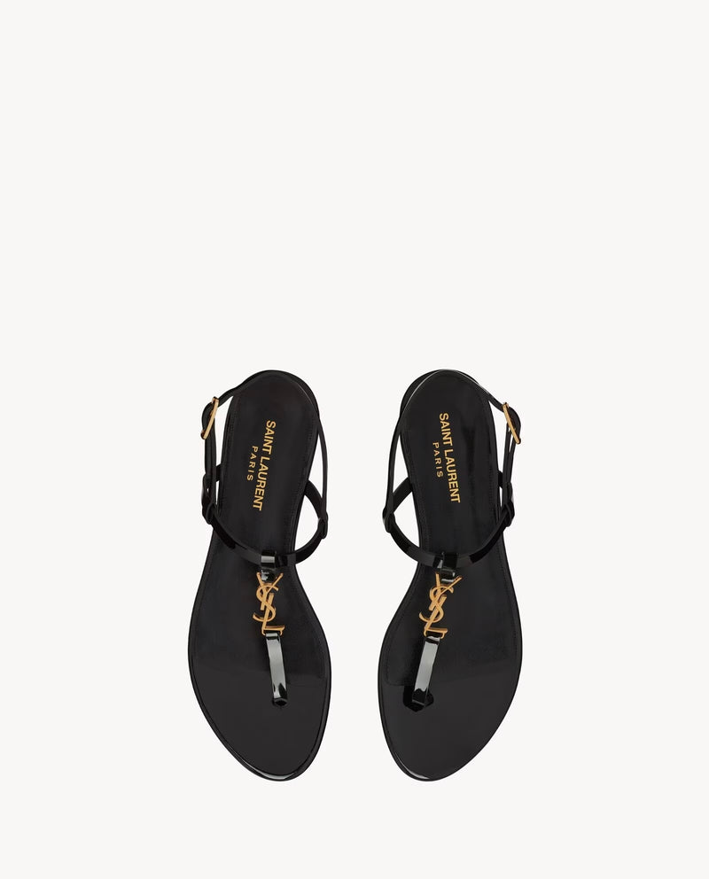 SAINT LAURENT SANDÁLIA CASSANDRA EM COURO ENVERNIZADO