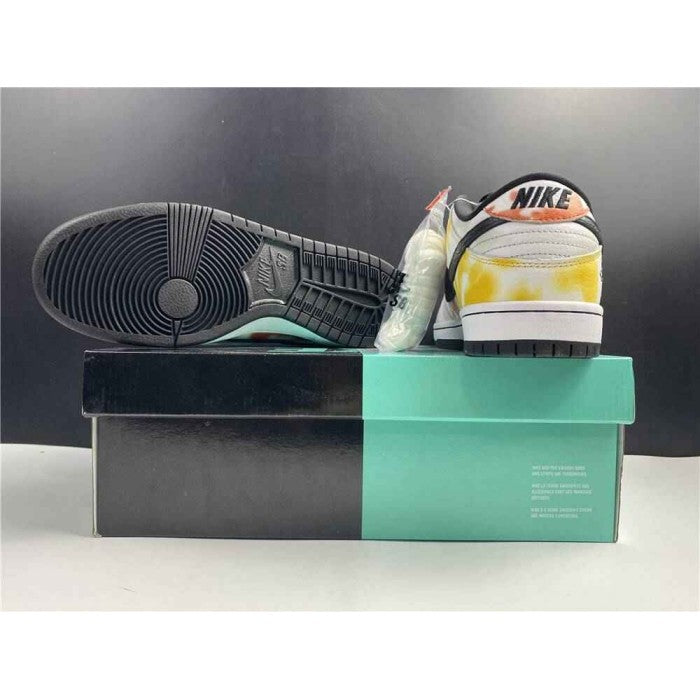 Dunk SB Low 'Tie-Dye Raygun - White'